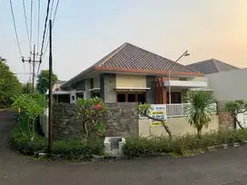Rumah Manyar Kartika Timur, baguss, siap huni, lokasi nyaman, dekat ke
