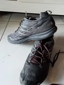 Brand TNF model sperti salomon sizenya 42/270