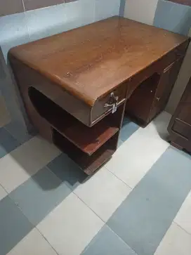Meja belajar jati