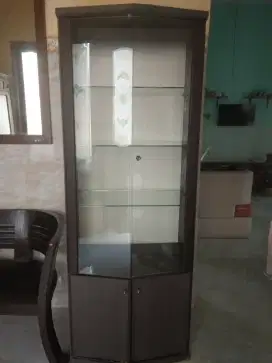 Lemari kaca hias