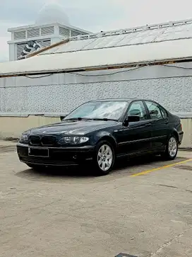 BMW 318i 2004 LOW KM