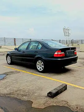 BMW 318i 2004 LOW KM