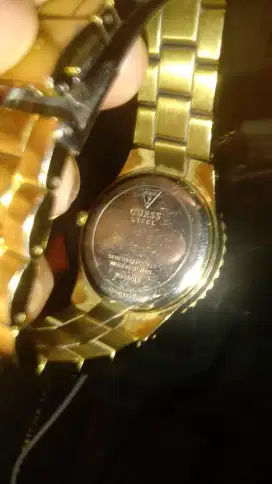 Jam tangan merek GUES ory