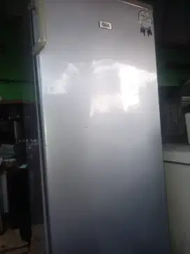 Di jual frezer buat es batu Gea oriainil