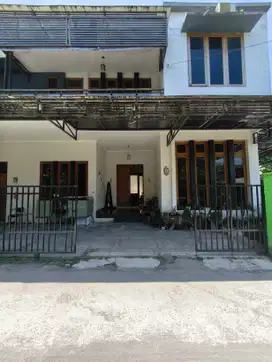 Dijual Cepat, Rumah Jalan Damai, Semi Furnished, Posisi Hook