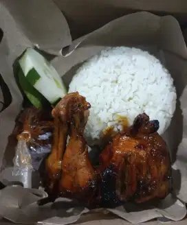 Paket nasi ayam bakar,sambal+ lalapan