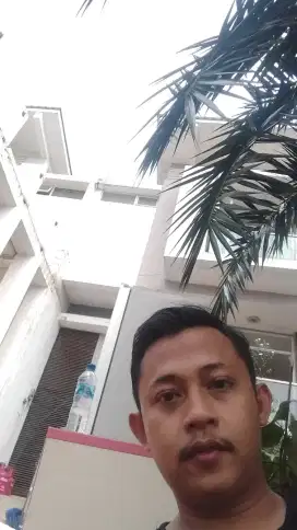 Jasa bongkar barang-barang rumah