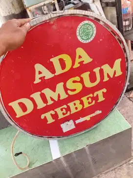 Neon boks bekas pakai