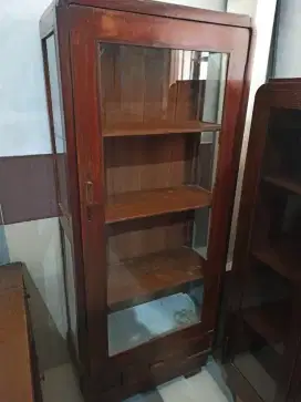 Lemari kaca jati