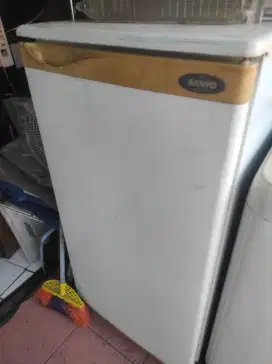Kulkas 1 tabung Sanyo model lama tapi belum pernah servis original