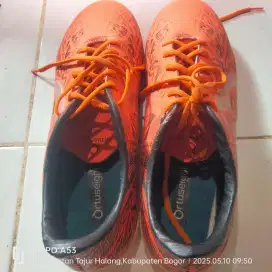 Sepatu futsal no 42
