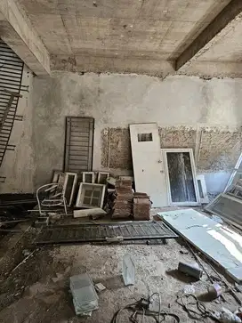 Barang bekas bongkaran rumah