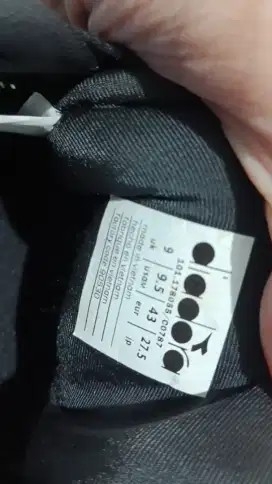 Brand sepatu Diadora