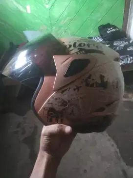 Helm bekas masih bagus