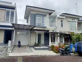 Disewakan rumah istimewa 2 lantai dalam perumahan jalan kapten Haryadi
