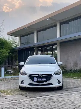 MAZDA 2 R SKYACTIVE 2015