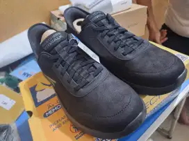 2 pasang sepatu skechers ukuran 43/44