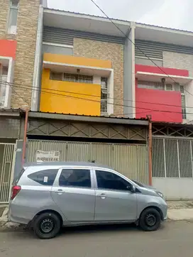 60jt nego Disewakan Ruko 2,5 lantai di pinggir jalan Suryani dekat nan