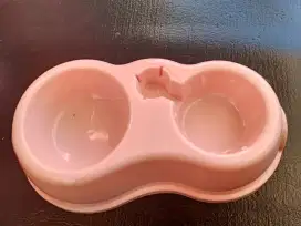 tempat makan hewan kucing