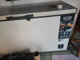 Freezer box Gea 410 liter Beku rata
