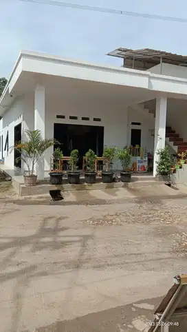 Rumah usaha lokasi strategis
