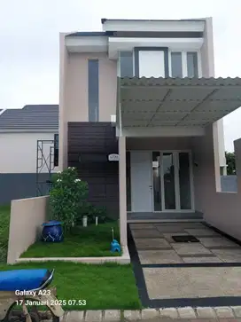 DI JUAL RUMAH 2 LANTAI PURI SAFIRA MENGANTI