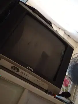 Tv tabung sanyo 21  udah sama set up box