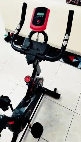 Sepeda Statis Olahraga mulus seperti baru
