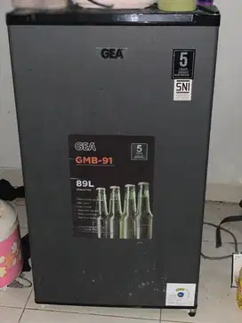 Kulkas mini bar 89 L