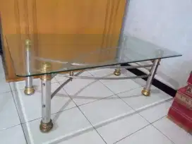 Meja kaca ruang tamu/keluarga