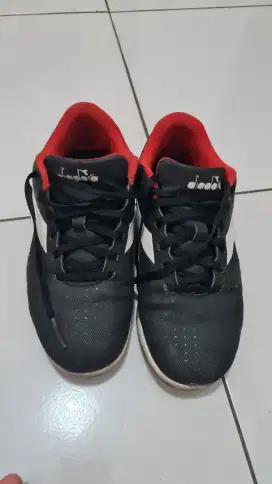 Sepatu futsal 100K