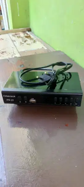 Set top box (prima sat) + remote