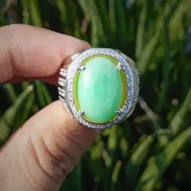 9.99 ct Type A Giok Burma Light Apple Green Natural Jadeite Jade