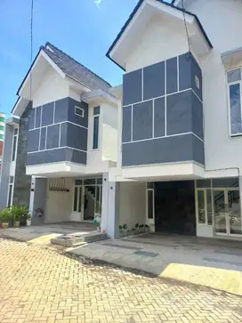 dijual rumah kost lokasi persis depan  kampus Uin Kedokteran