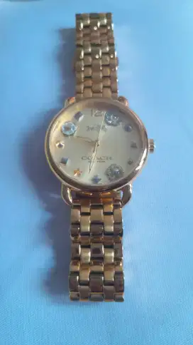 Jam tangan merk coach