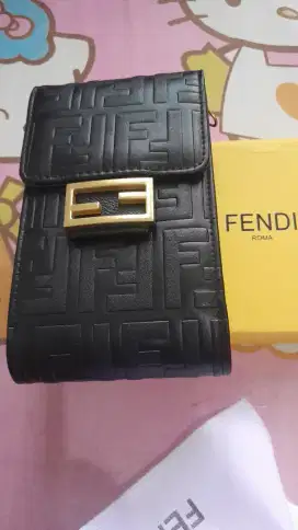 Tas selempang merk fendi roma