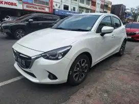 MAZDA 2 GT SKY ACTIVE AT AUTOMATIC 2015 PUTIH