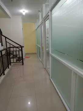 Ruko 3 lantai di Mediterania Kelapa Gading Apt Strategis Baru Renovasi