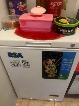 FREEZER MASIH BAGUS MULUS PEMAKAIAN SEBENTAR