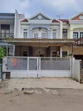 Dijual Rumah Sudah Direnovasi, Timur, di Cluster Banjar Wijaya