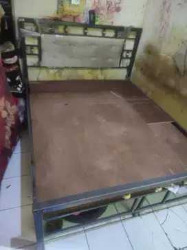 Ranjang besi masih joss nominus