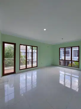 Rumah 2 Lantai di Discovery, Bintaro Jaya Sektor 9,