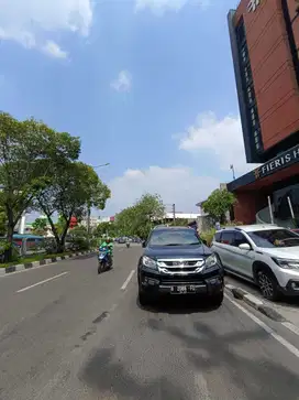 Rumah komersil pinggir jalan raya di Rawamangun - Jakarta Timur