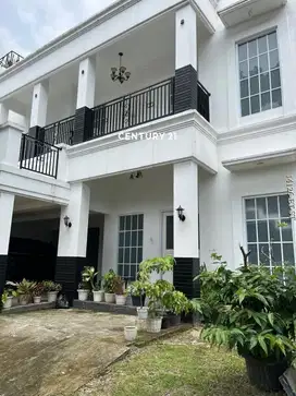 Dijual Rumah Dengan Design American Classic Di Kebayoran Residence