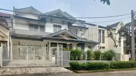 Hot sale rumah posisi hook di sektor 9 bintaro