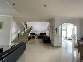 rumah mewah rapi cluster magnolia alam sutera dekat sekolah laurensius