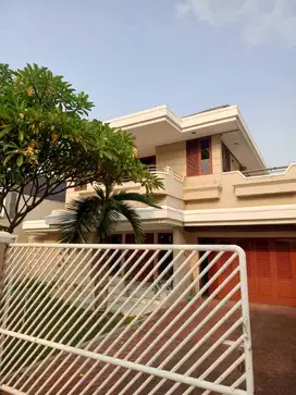 Rumah Luas dan Mewah di Jual di Perumahan Pulogebang Permai