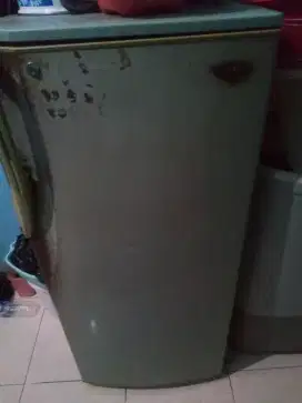 LEMARI ES MERK SHAF