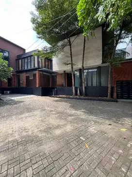 Dijual rumah artis harga ekonomis at Kebon Jeruk Jakarta Barat