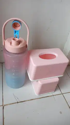 Botol minum 2lt dan tempat tisu 2bh